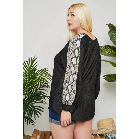 NEW ADORA snakeskin long sleeve plus top in dark grey - Picture 3 of 3